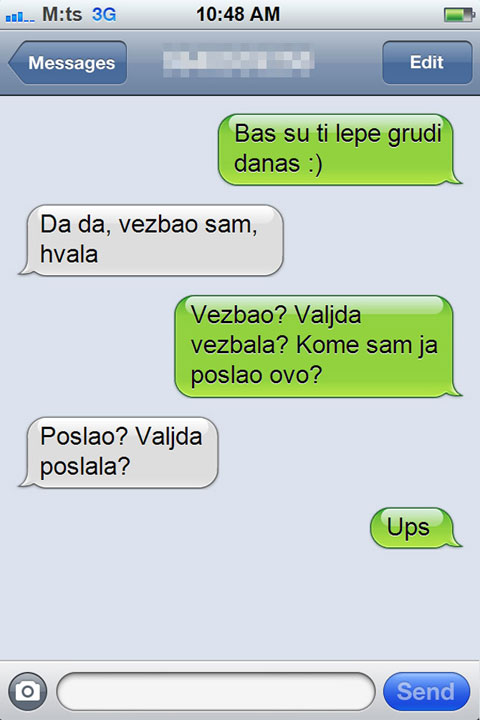 sms-dana-kad-pohvalis-grudi-koleginici